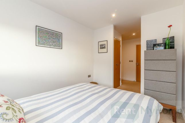 23 Findlay House, 7 Trevithick Way, London photo 2