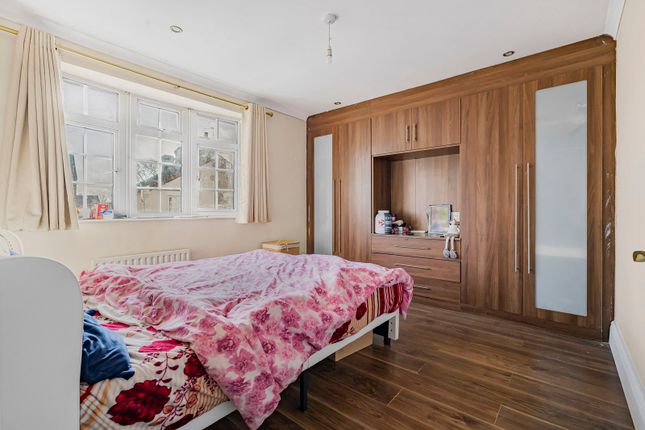 20, Farmers Road, Surrey photo 4