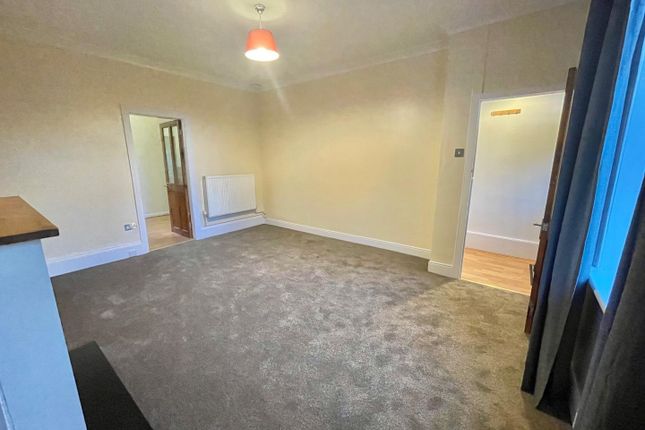 382, Scar Lane, Huddersfield photo 4