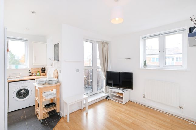 Flat to rent in San House, Hackney