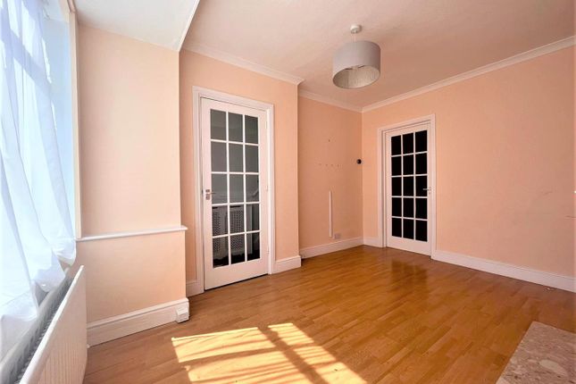 31, Oakleigh Road, Uxbridge photo 2