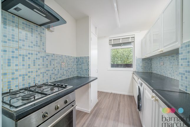 Duplex to rent in Reedham Close, London