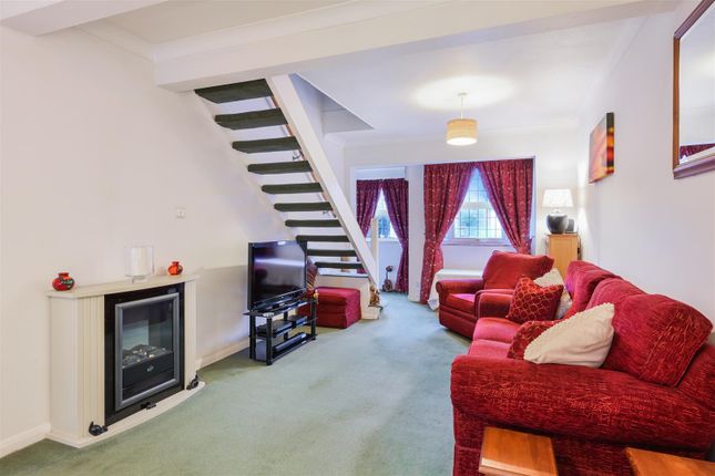 62, Smithy Lane, Tadworth photo 2