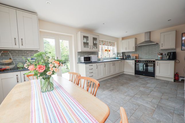10, Holly Close, Lincoln photo 3