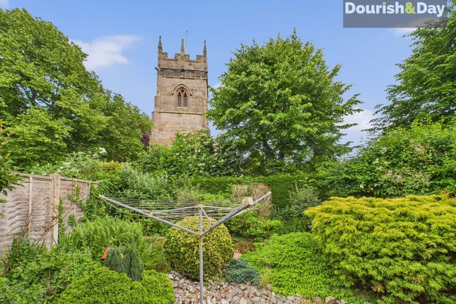 7 Oak Gardens, Stafford photo 4