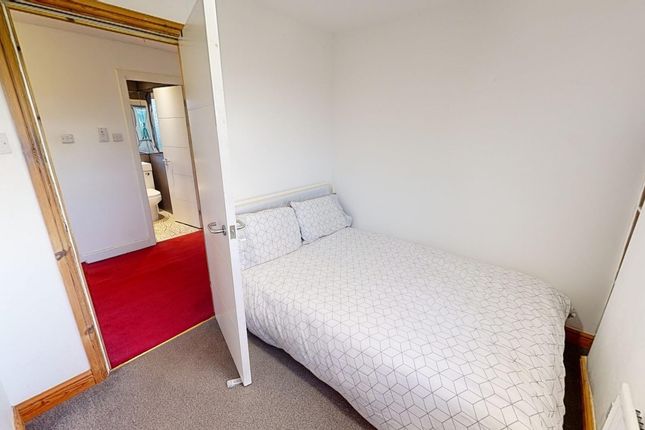 A Cozy And Tidy Double Bedroom, Perfect For Studen...