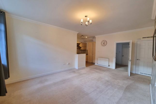 Apartment 233,, Huntingdon Wing, Fairfield Hall photo 4