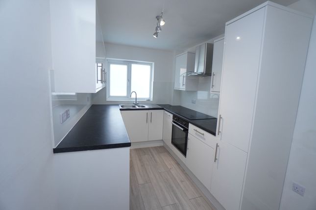 65 Knaves Hollow, High Wycombe photo 2