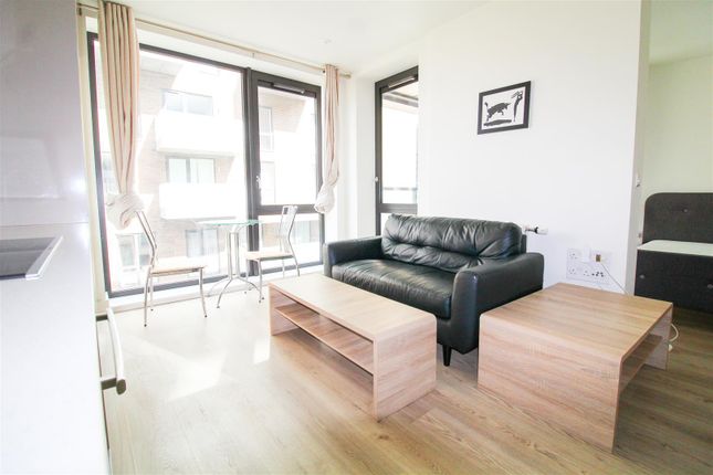 401 Sailors House, 16, Deauville Close, London photo 3