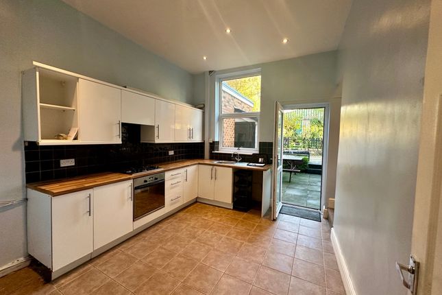 115, Dukinfield photo 2