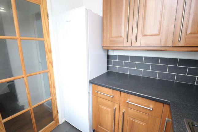 7, Eaton Square, West Yorkshire photo 5