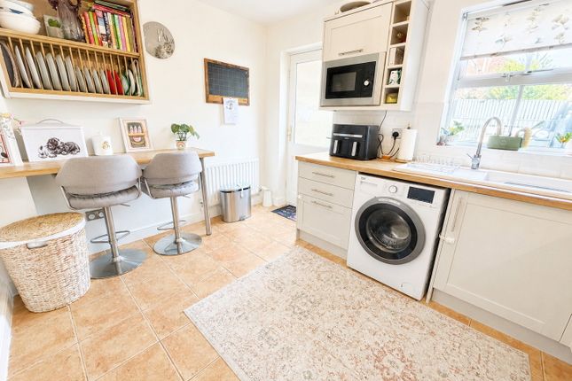 2, Orme Close, Brierley Hill photo 4