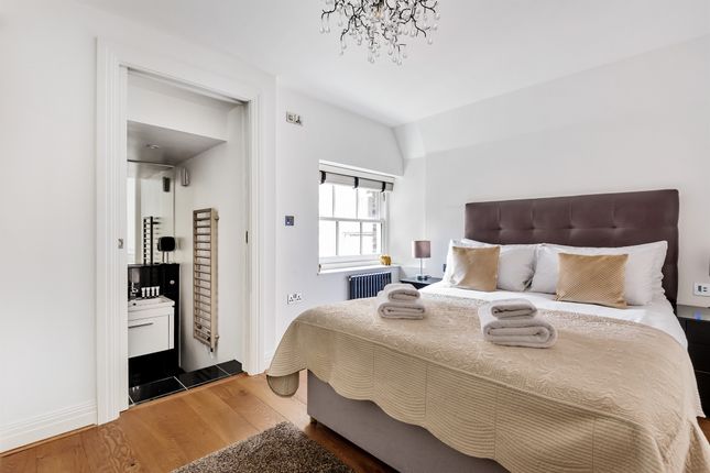 Flat for sale in Exchange Court, London