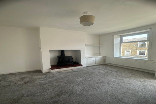 Thumbnail Property to rent in Hollingreave Road, Burnley