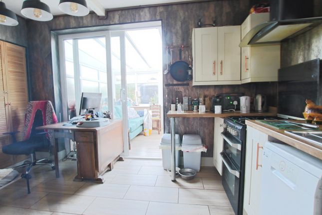4 Chestnut Grove, Withernsea, East Riding Of Yorkshire photo 2