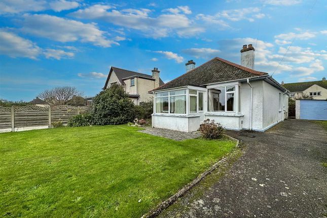 Thumbnail Bungalow for sale in Casterills Road, Helston