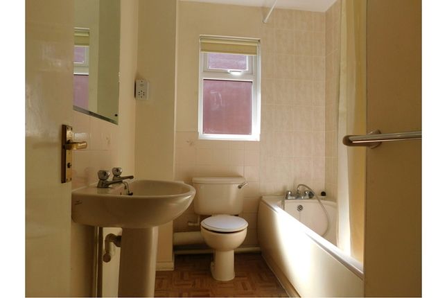 Tintagel Way, Woking photo 5
