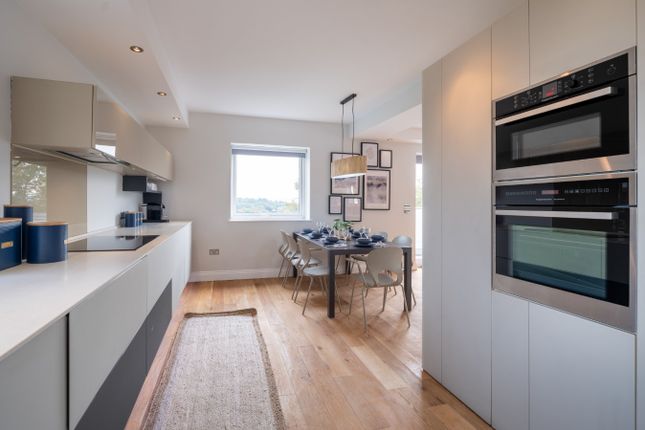 Flat 25, 95, Avenue Road, London photo 5
