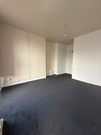 Flat 3, 7-9, Little Horton Lane, Bradford photo 4