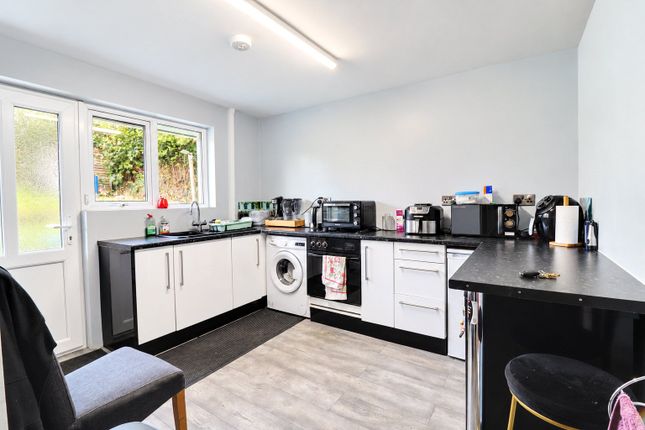 Barfield Close, Devon photo 3