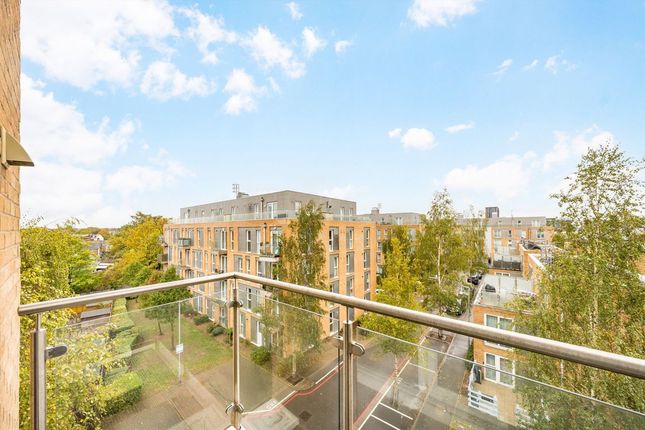 Pontes Avenue, Hounslow photo 4