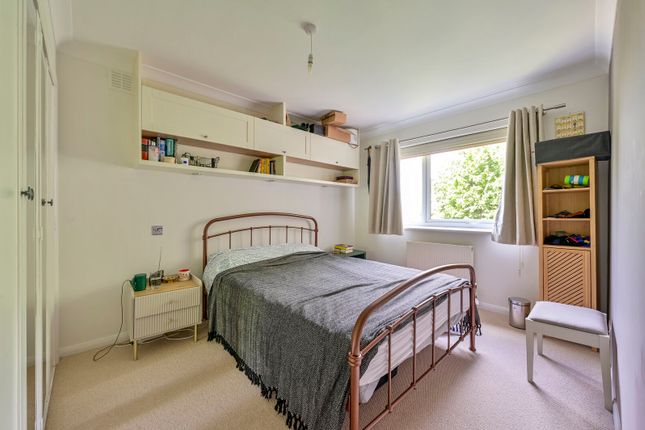 Upper Richmond Road, London, SW15, West Putney photo 4