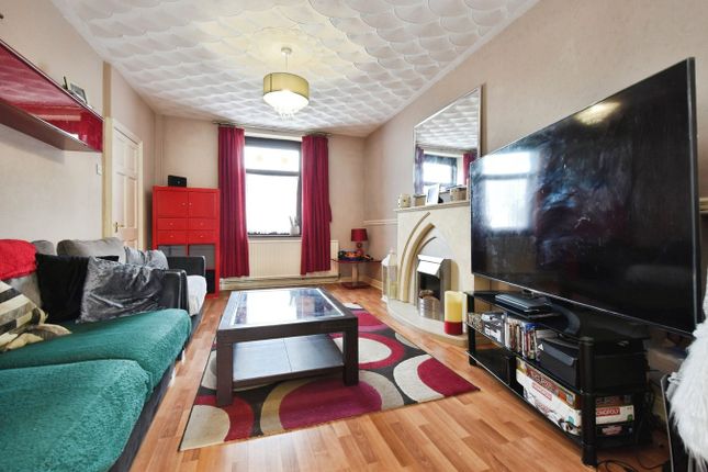 11, Llwynhen Road, Ammanford photo 4