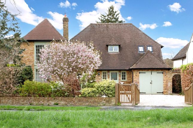 Thumbnail Country house for sale in Crispin Way, Farnham Common