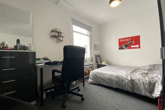 98, Coburn Street(*), Cardiff photo 4