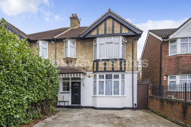 Flat for sale in Fairfield Crescent, Edgware