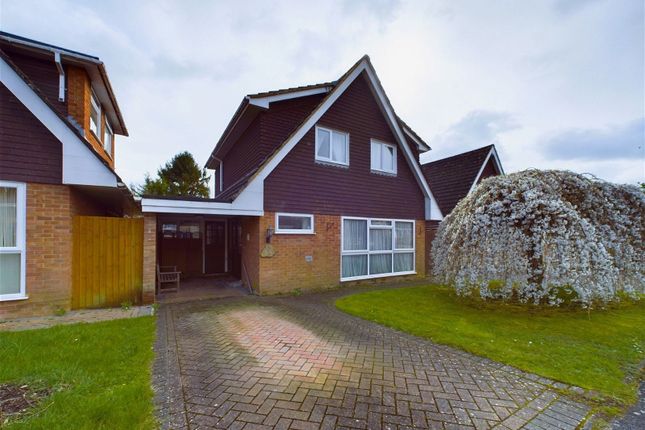 Detached house for sale in Hunters Close, Oakley, Basingstoke