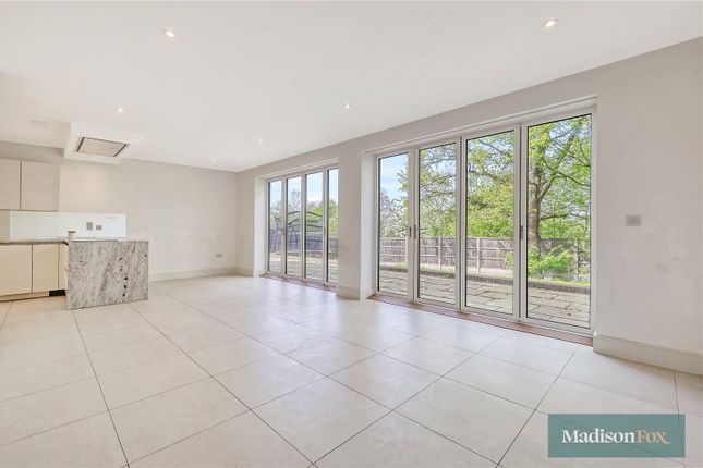 30 Chigwell Grange,, High Road, Essex photo 3