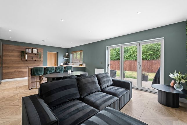 4, Orchard Grove, Worksop photo 3
