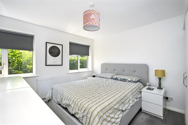 18, Spring Close, Eastbourne photo 4