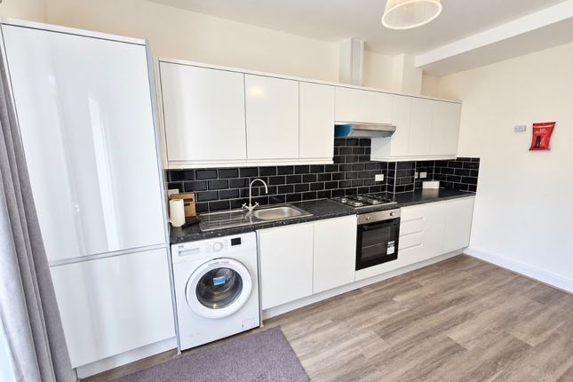 22a, Oakleigh Crescent, London photo 4