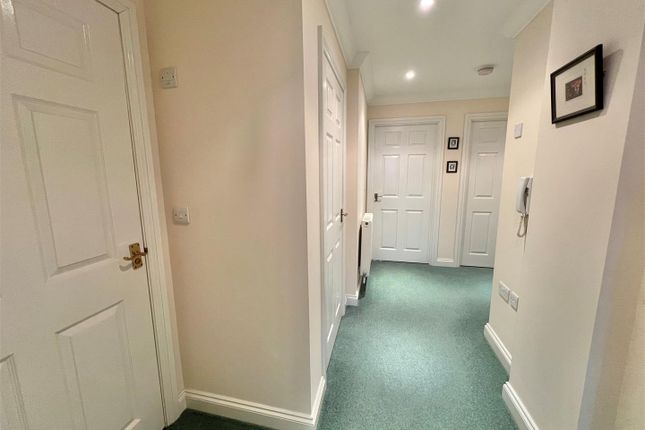 Flat for sale in Military Road, Freshwater