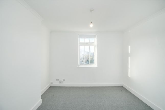3A, Halstead Road, London photo 3