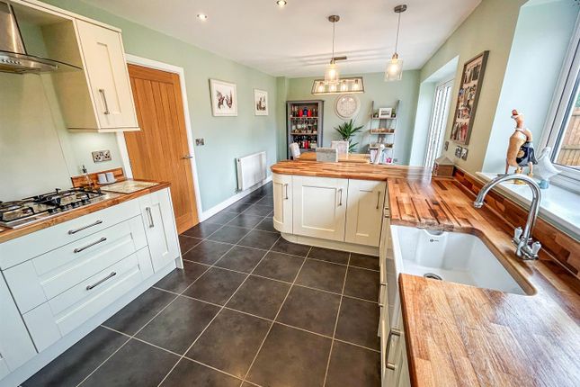 13, Knights Grove, Knockin photo 3