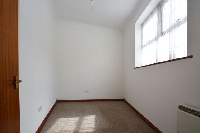 5 Hero House, Railway Road, Sheerness photo 4