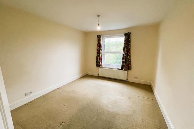 8, Suffolk Avenue, Shirley photo 5