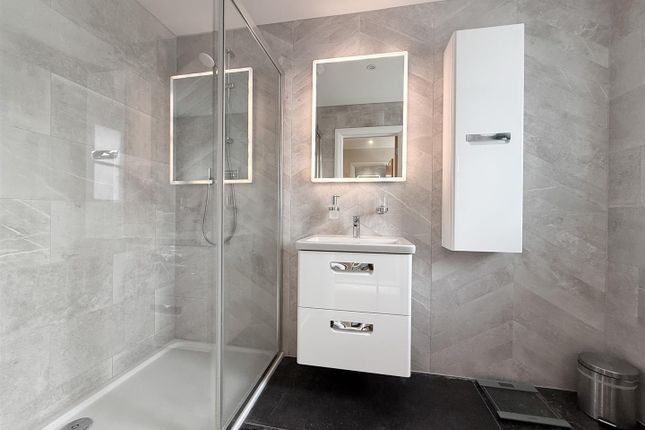 Bed 1 En Suite