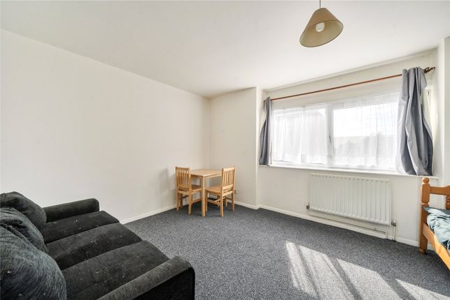 3, Gurnard Close, West Drayton photo 3