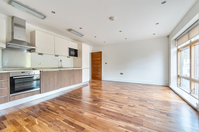 Flat 6, Sapphire Court, 2a, Shirley Road, Enfield photo 4