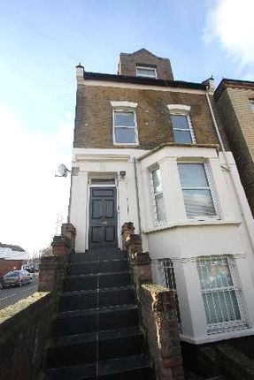 Duplex to rent in Mayes Road, Woodgreen