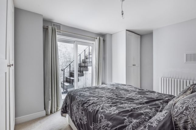133B, Eglinton Hill, Woolwich photo 3