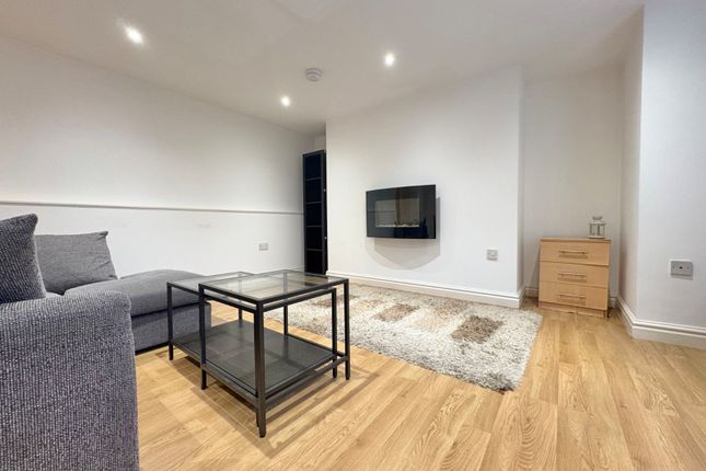 Flat 6, 21, Cardigan Road, Leeds photo 2