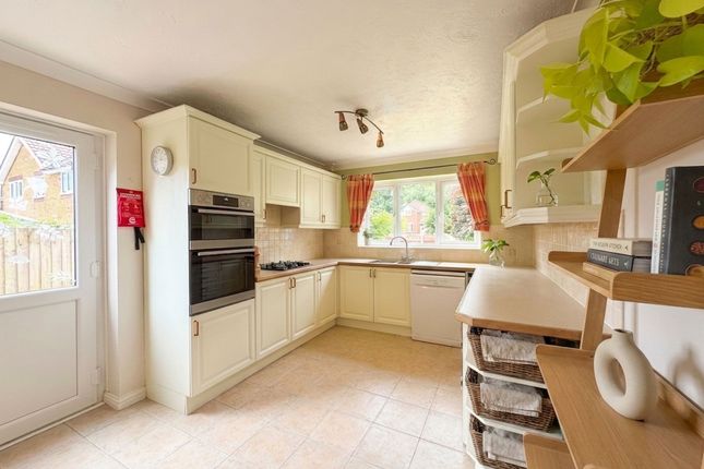 3 Milne Close, Southampton photo 4