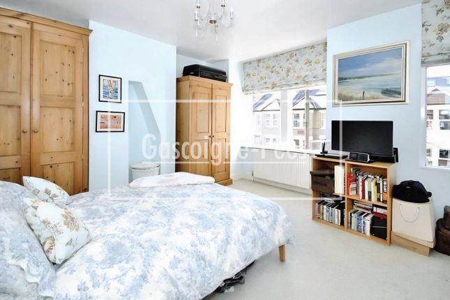 60, London photo 2
