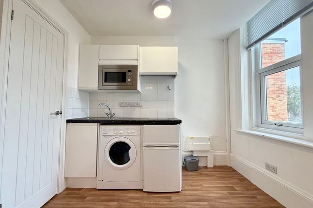 Flat 8, 5, Marine Drive West, Bognor Regis photo 4