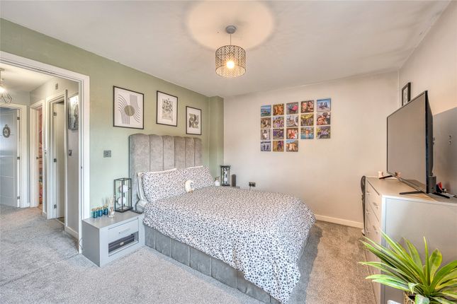 36, Buttercup Croft, Stafford photo 4